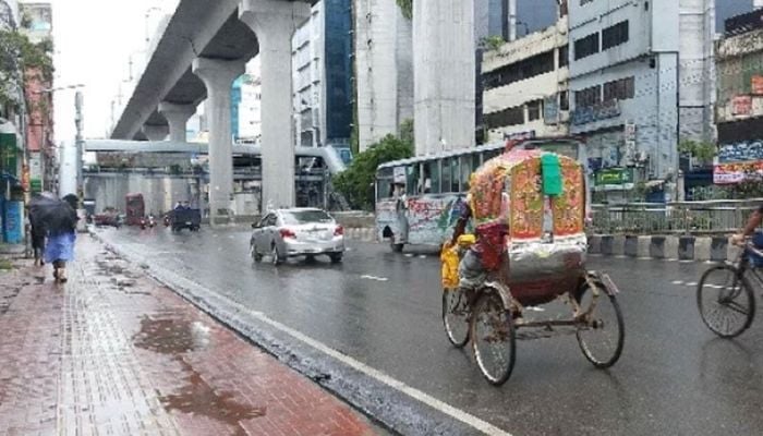 Drizzle disrupts holiday morning in the capital