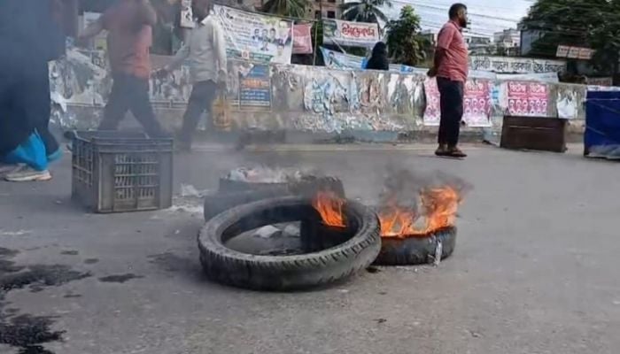 Hefajat leader dies in road accident, party blocks road in Ctg