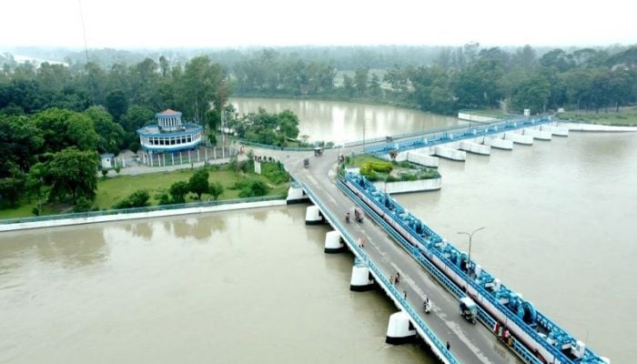 Teesta crosses danger mark at Dalia in Nilphamari 