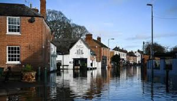 Climate advisers warn UK to prepare for 2C warming by 2050