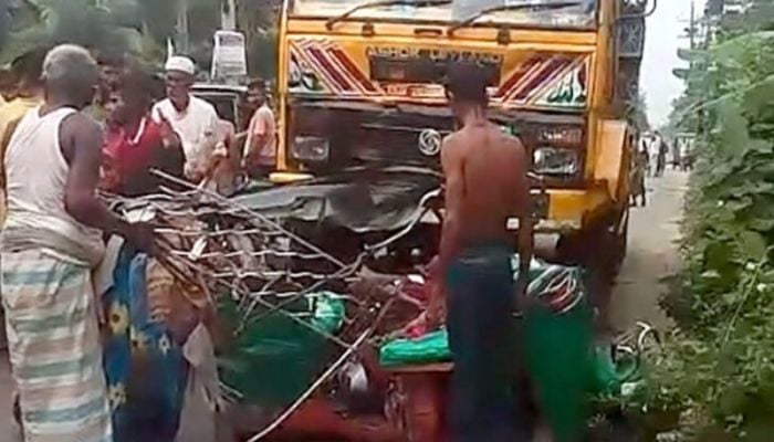 6 killed in Noakhali road accident