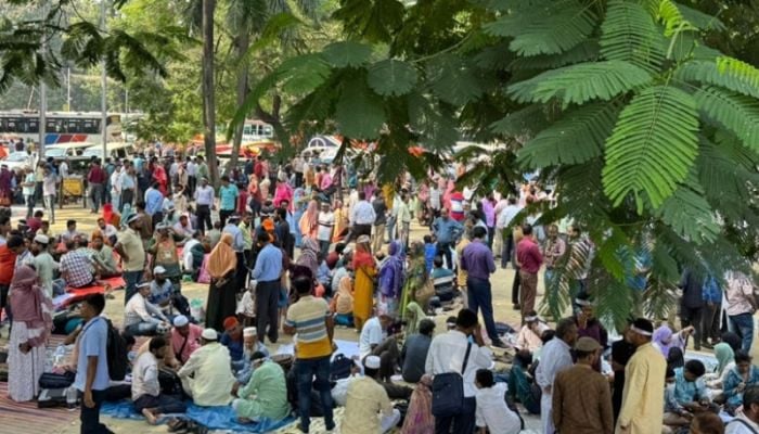 Thousands of primary teachers gather at Shaheed Minar with 3 demands