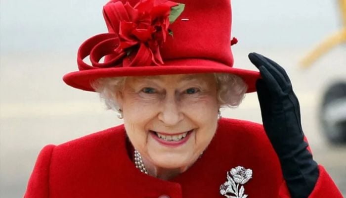 Late queen's fashion to go on show at Buckingham Palace