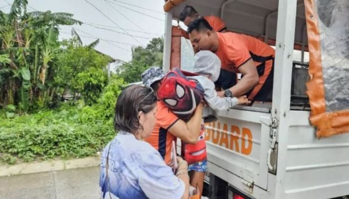 Thousands evacuated as typhoon bears down on Philippines