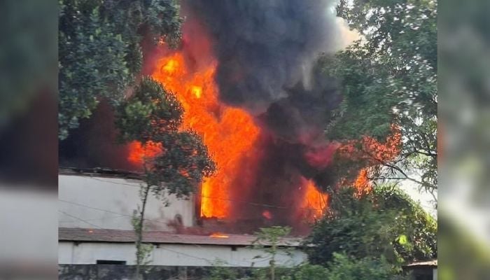 Fire breaks out at chemical factory in Gazipur