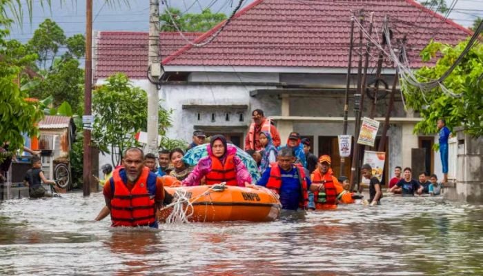Death toll from Indonesia floods, landslides rises to 19