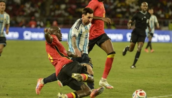 Messi scores as Argentina win in Angola