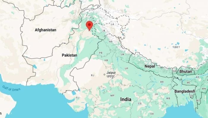 Suicide bomber kills 12 outside court in Pakistan capital