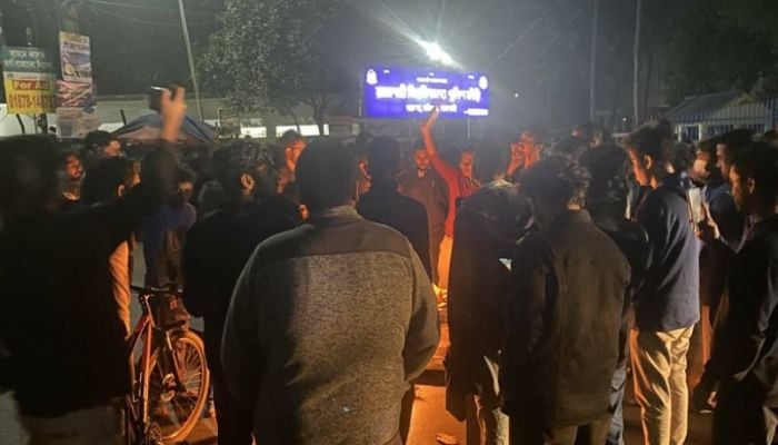 Masked miscreants attack RU students, injure 3
