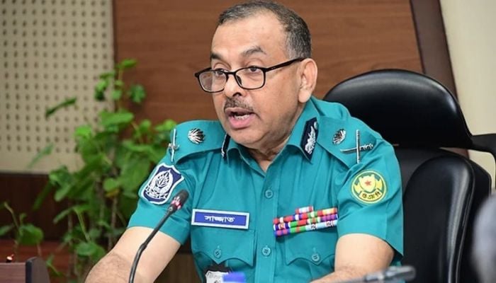 DMP Commissioner orders shooting at those who set fire to cars, throw cocktails