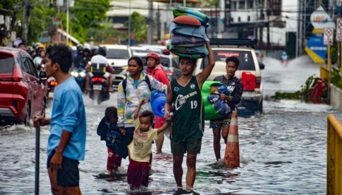 Death toll tops 100 as Philippines digs out after typhoon