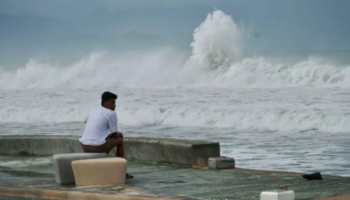Super typhoon makes landfall in Philippines 