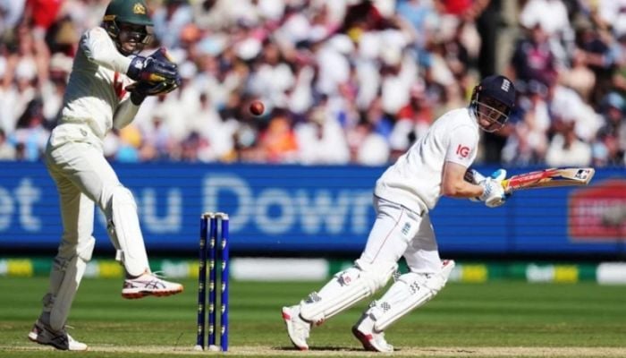 England beat Australia by four wickets in fourth Ashes Test