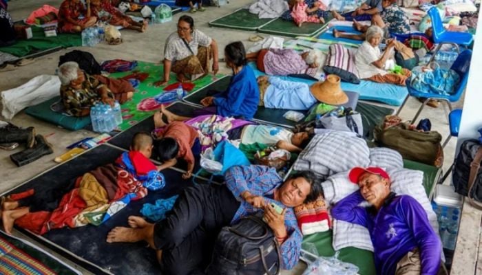 Thai border clashes displace 500,000 in Cambodia