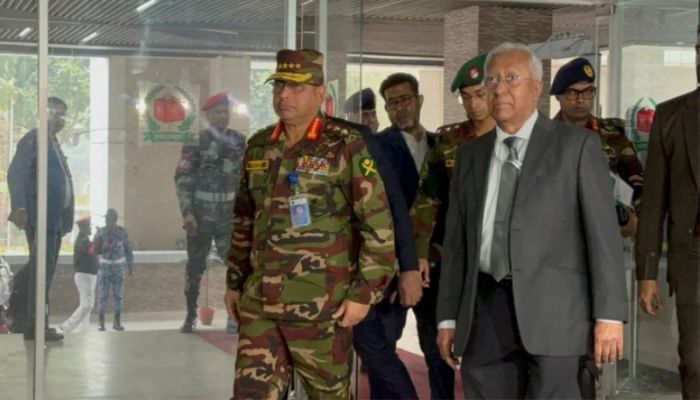 Chiefs of Three Services meet EC