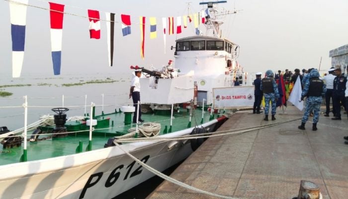 Coast Guard opens warship to public on Victory Day in Bhola
