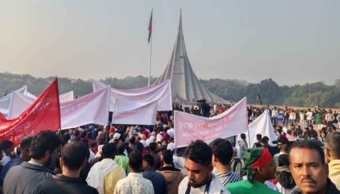 People throng National Martyrs' Memorial to pay homage
