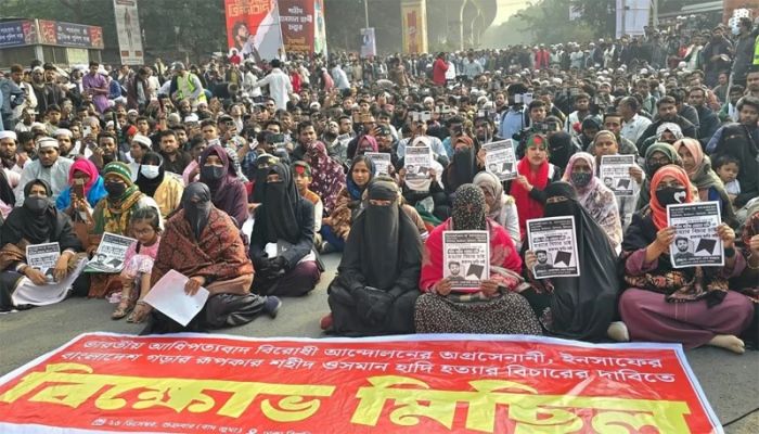 Inqilab Mancha blocks Shahbagh demanding justice for Hadi's murder