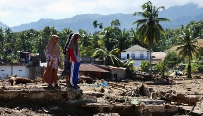 Death toll in Indonesia floods passes 600