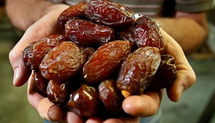 Govt reduces customs duty on dates import by 40% ahead of Ramadan