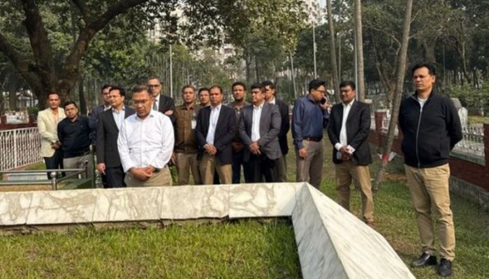 Tarique Rahman offers prayers at younger brother Koko's grave