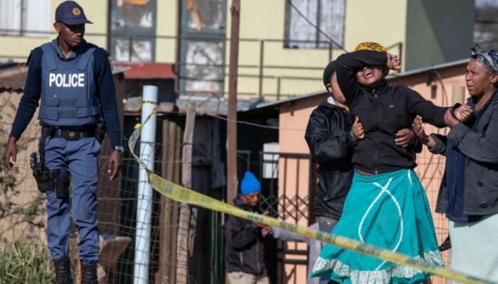 Gunmen kill 10, wound 10 more in South Africa 