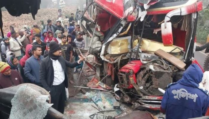 22 injured in head-on collision between two buses in Tangail