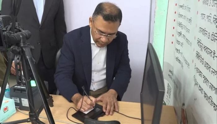 Tarique Rahman visits EC for voter registration