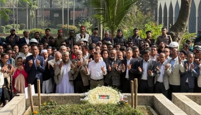 Tarique Rahman visits Osman Hadi's grave