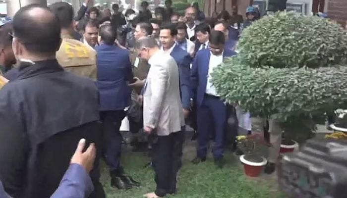 Tarique Rahman touches the soil of the country