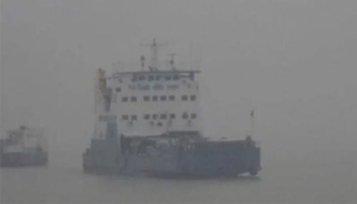 Paturia-Daulatdia ferry services resume after 11-hours