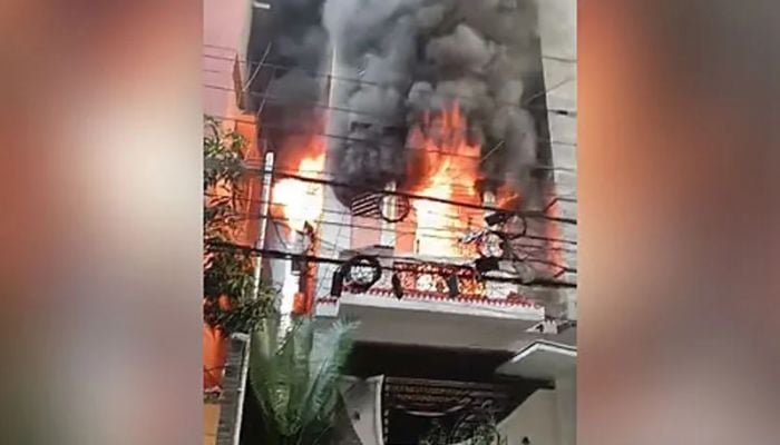 Fire in residential building in Uttara, 6 dead