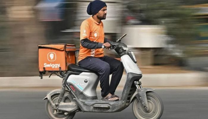 India asks e-commerce apps to stop '10-minute' delivery service