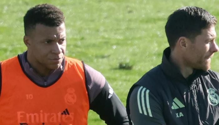 Mbappe suffers knee sprain in blow for Real Madrid
