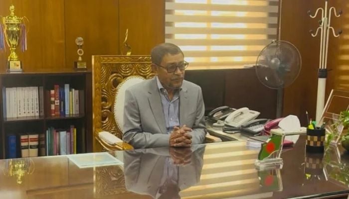 Health minister vows to eliminate syndicates and corruption in the sector