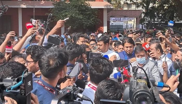 Nasiruddin Patwari cordoned off, freed by army intervention