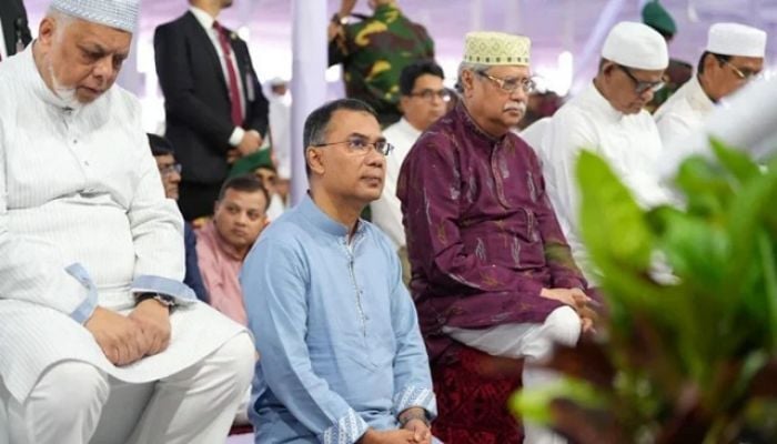 President, PM offers Eid prayers at National Eidgah