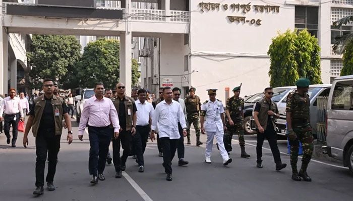 PM visits different ministries at secretariat