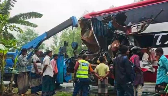 2 killed, 10 injured in head-on collision between bus and truck in Dinajpur