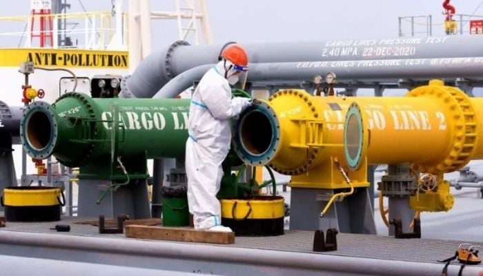 China tells oil refiners to suspend exports: Bloomberg report