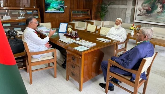 Opposition leader meets PM at parliament