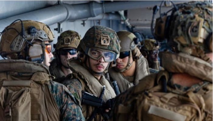 How could US forcibly reopen strait of Hormuz and what are the risks?