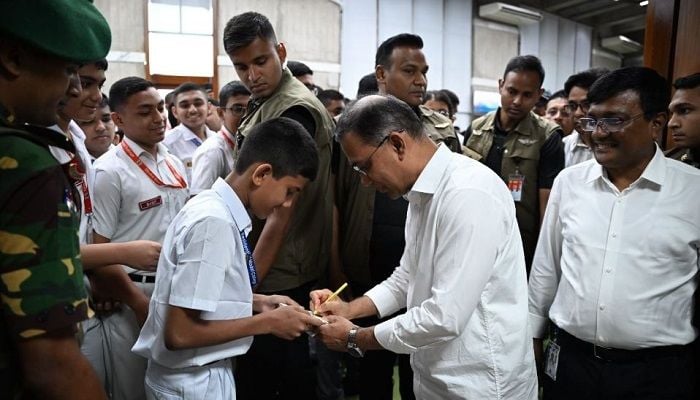 PM exchanges pleasantries with Residential Model College students at JS