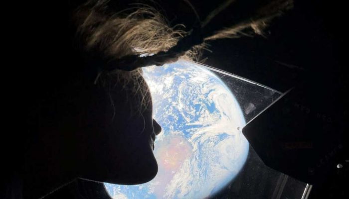 Artemis crew reaches the moon