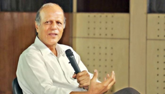 If government and media have differences of opinion, public interest will prevail