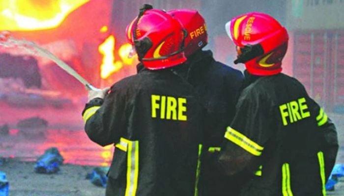 Fire in Kalshi slum, 4 units working to tame blaze