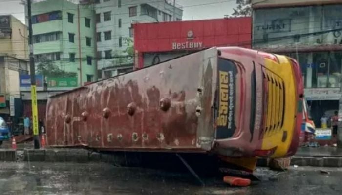 4 killed, 10 injured in bus crash at Bhatara