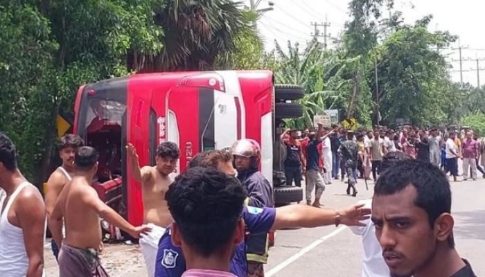 Motorcycle-bus crash in Gopalganj leaves 5 dead