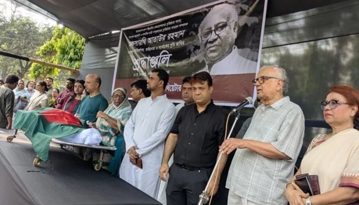 Last tribute to theatre personality Ataur Rahman at Shaheed Minar