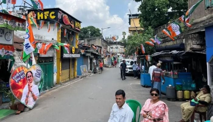 Uneasy calm outside Mamata Banerjee's residence